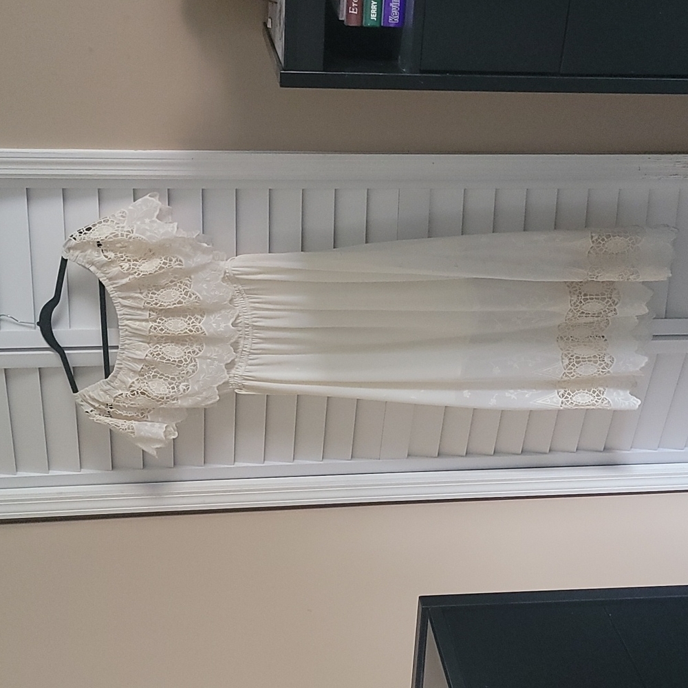Gently Used Astr the Label Lace Dress Size S